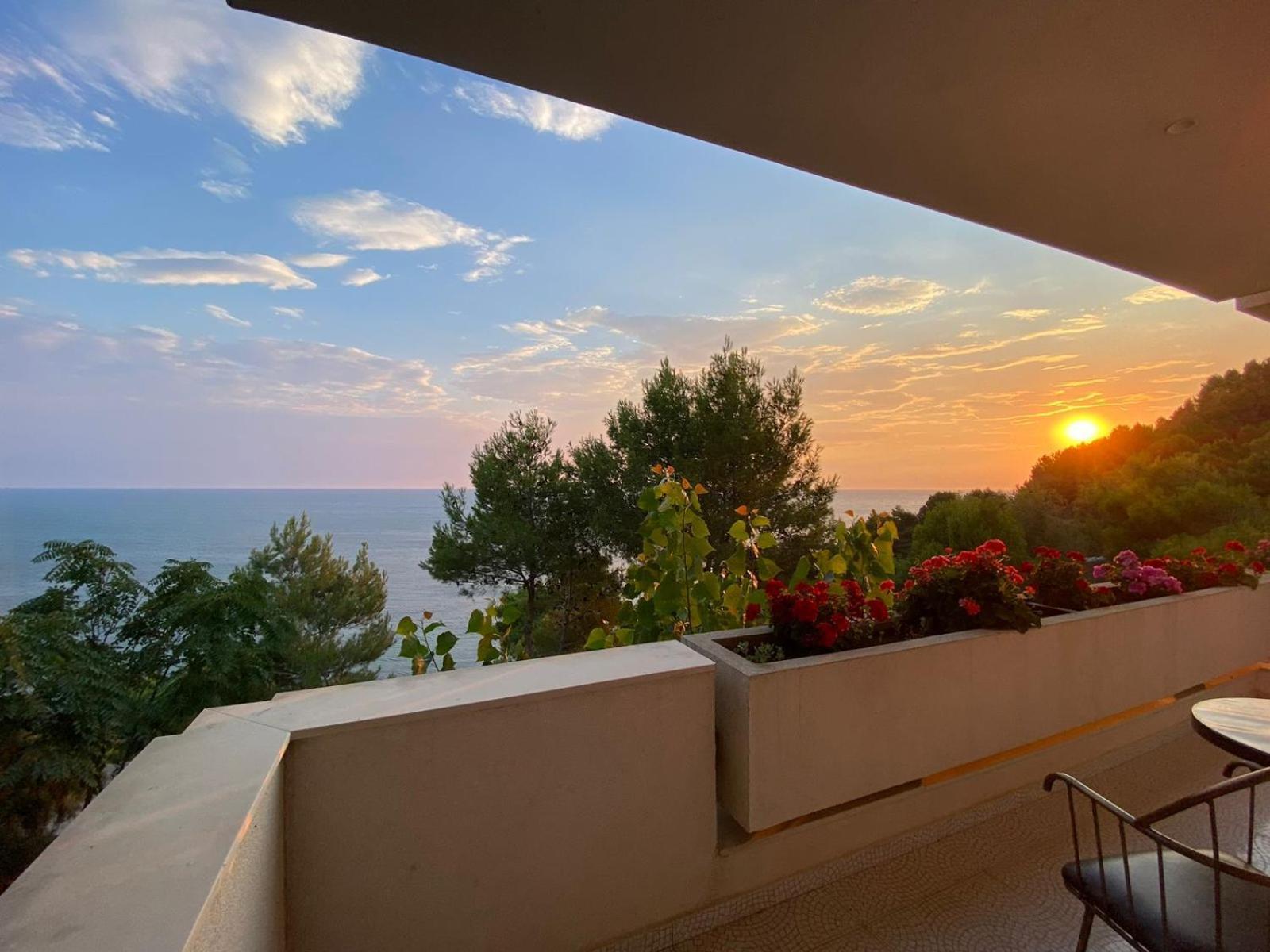 Villa D Hotel-Restaurant-Private Beach Durrës Kültér fotó